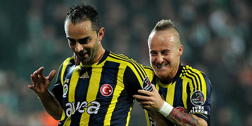 Fenerbahçe zirve yarışını bırakmadı