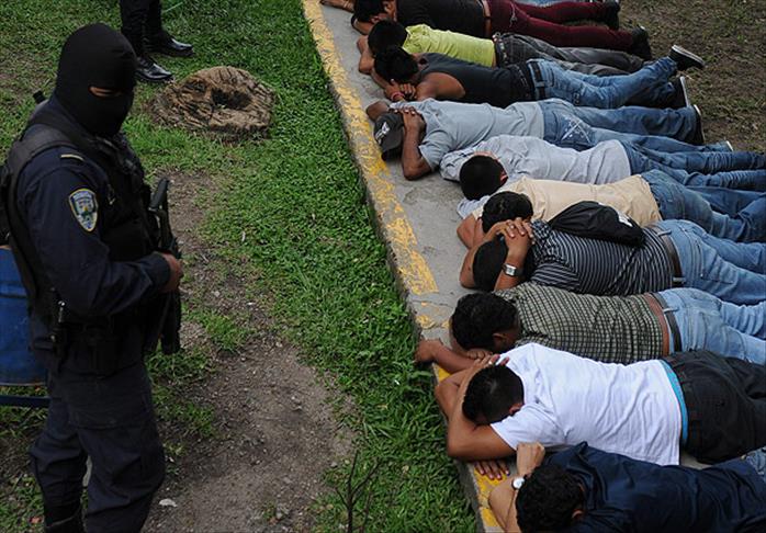 Çete liderleri cenazede yakalandı