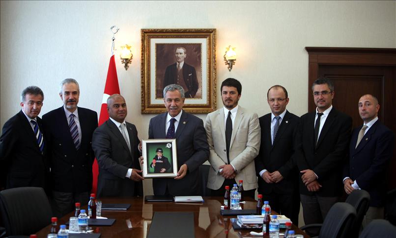 Basın çalışanlarının tüm haklarını savunmalıyız