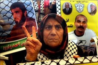 مصادر فلسطينية: زيارات ذوي أسرى غزة بسجون إسرائيل تبدأ 20 يونيو الجاري