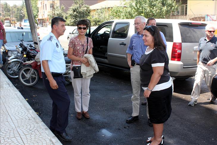 وفد بريطاني يزور مخيم تركيا للاجئين السوريين