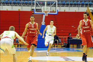 Turnuvaya galibiyetle başladılar