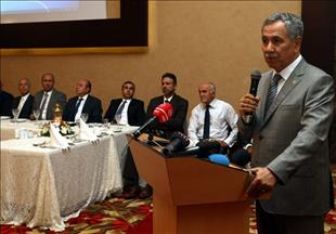 Deputy PM attends a fast-breaking meal