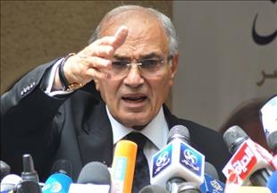 مصر تنفي مطالبتها الإمارات بتسليم شفيق