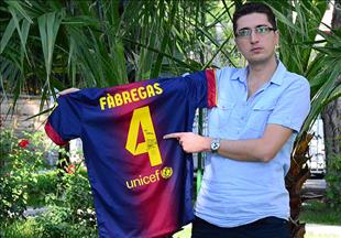 Fabregas poklonio dres 4-milionitom pratiocu na Twitteru