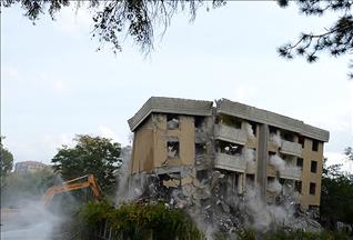 Meclis lojmanları yıkılıyor