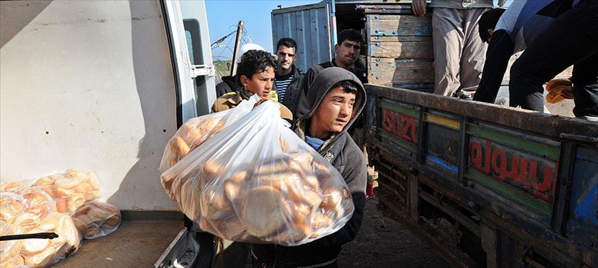 Yardım malzemeleri ulaştırılıyor