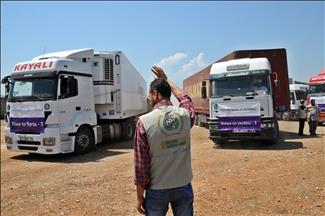 Suriye'ye yardımlar sürüyor