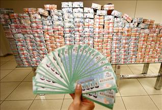 Talih kuşu devletin başına kondu