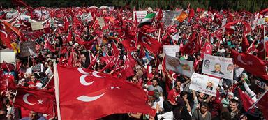 Almanya'da "Demokrasiye Saygı Mitingi"