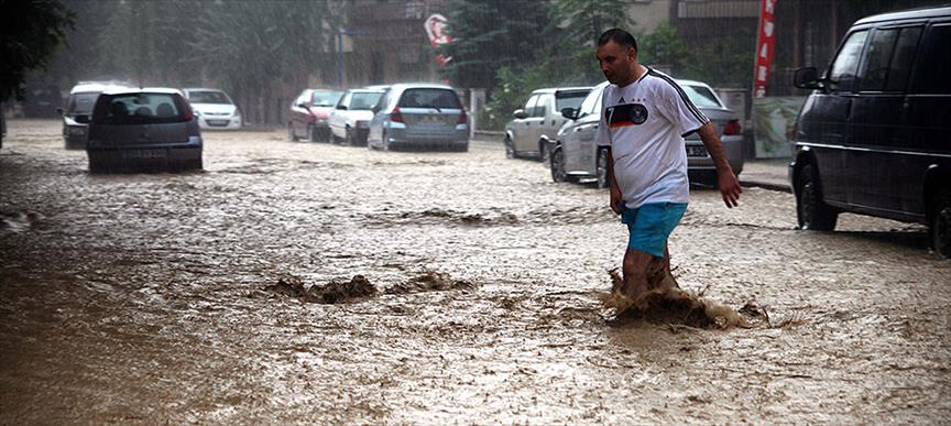 Samsun'da sağanak yağış sele yol açtı