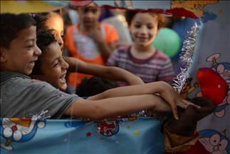 Mısır'da meydanlarda bayram kutlaması