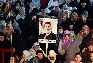Egyptian officials pray in Air Force mosque, pro-Morsi prayers in Rabaa, Nahda