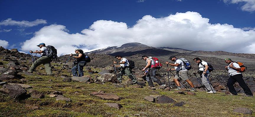 چوونە سەر چیای ئاگری