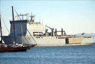 Британский военный корабль в Бодруме