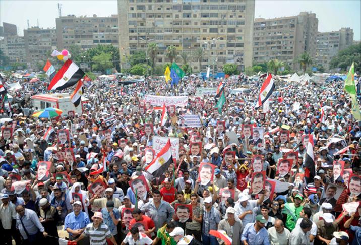 Mısır'da halk barışçıl devrimi devam ettirecek