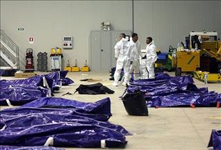 Продолжаются поиски жертв кораблекрушения