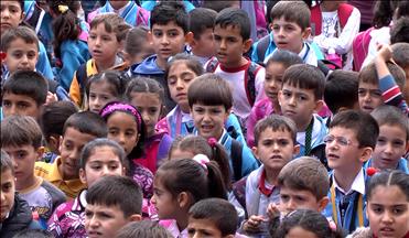 Okul kıyafetinde karar velinin