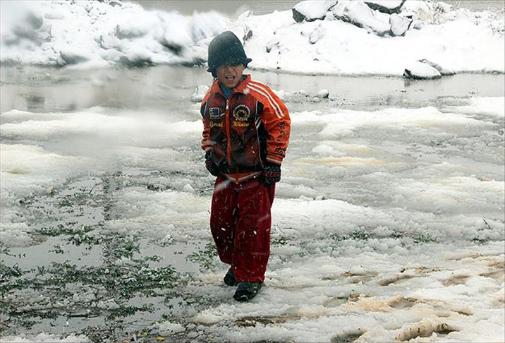 Suriyeli çocuklar donarak ölüyor