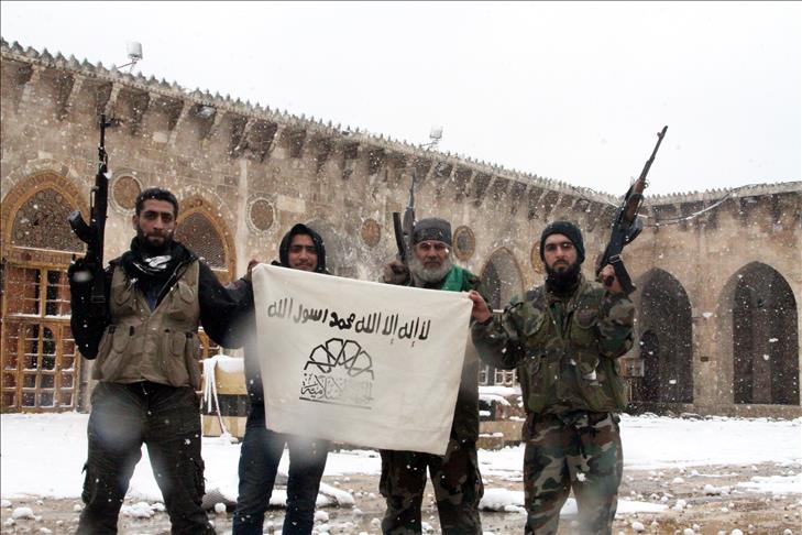 الثلج الكثيف يوقف الاشتباكات في مناطق بحلب