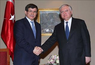 داود أوغلو: المشاكل بين الدول لا تُحل بمجرد لقاء