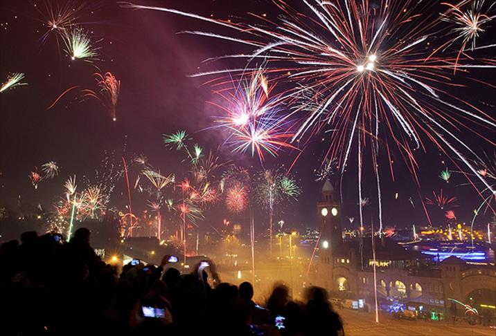 Dünya 2014’e "merhaba" dedi