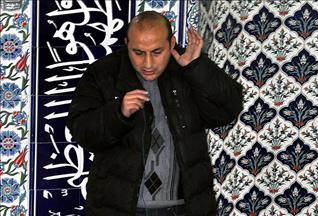 Ezan okumada birinci olunca Kabe'yi ziyarete hak kazandı