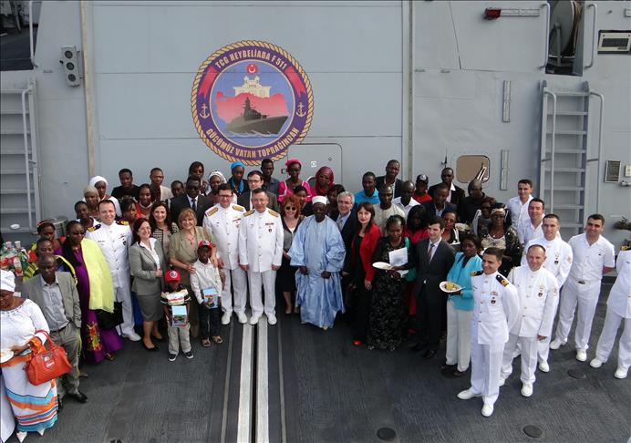 Le Groupe naval turc ''Barbaros'' débarque à Dakar