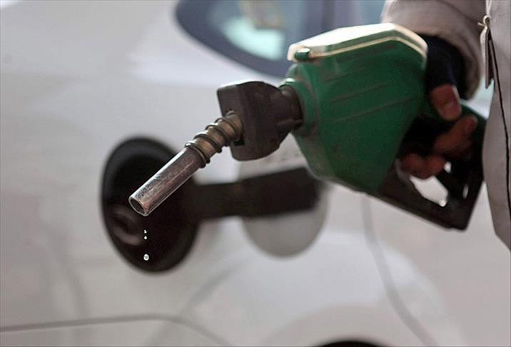 Benzinde 5 liranın altı göründü