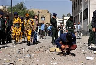 Yemen'de askeri servis aracına saldırı