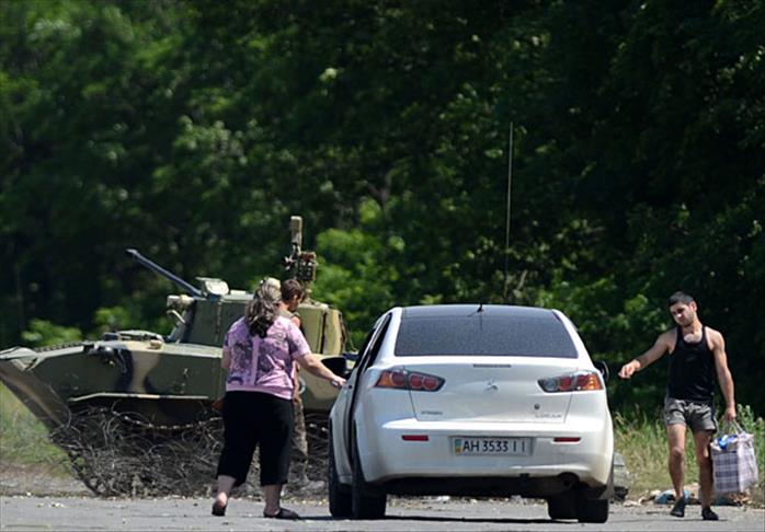 На блокированный Славянск идут танки