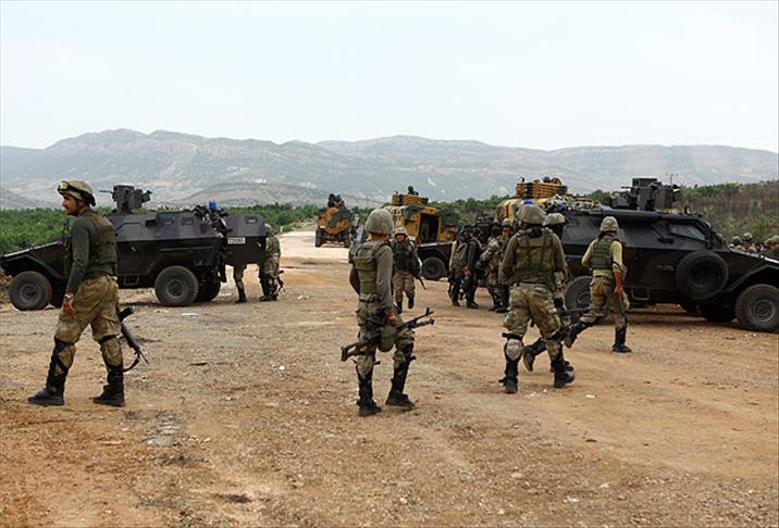 Terör örgütü Diyarbakır'da kamyonet yaktı