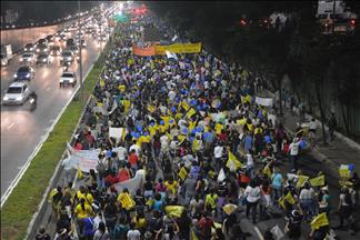 Brazil online petition spurs anti-corruption bill vote