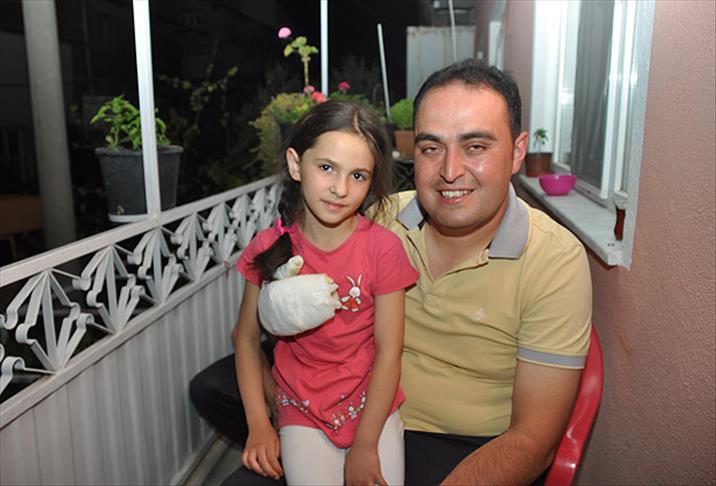 Habere gitti, çocuğu yangından kurtardı