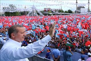 Nifak için pusuda yatanları sevindirmeyeceğiz