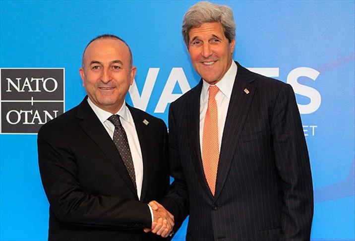 "جاويش أوغلو" و"كيري" يبحثان هاتفيا التطورات في العراق وليبيا