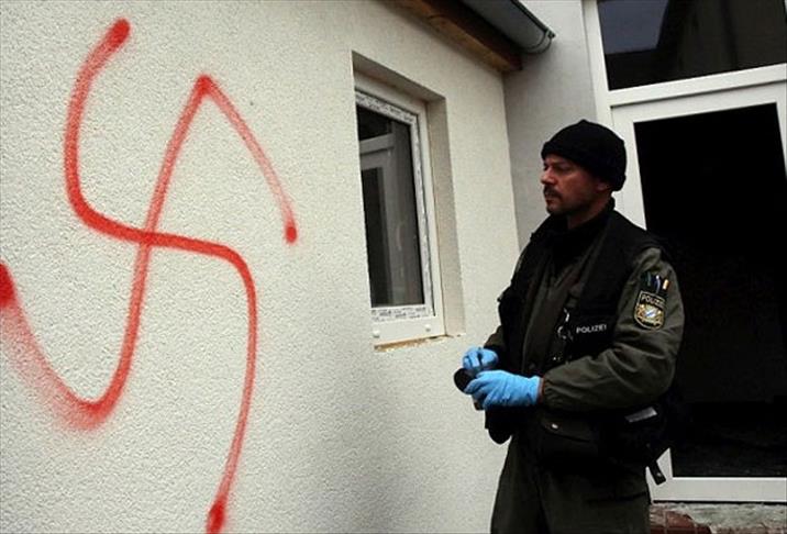 Almanya'da mültecilerin kalacağı binalar kundaklandı