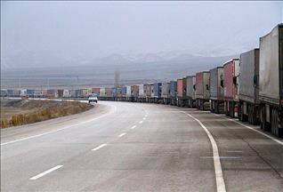 Türk tırlarına 'depo mühür uygulaması' yine ertelendi