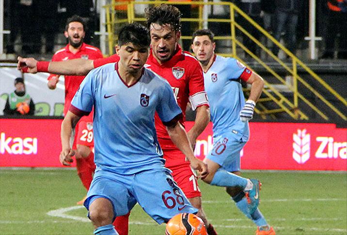 Fırtına Manisa'yı devirdi