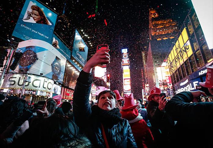 Жители Нью-Йорка встретили Новый год грандиозно