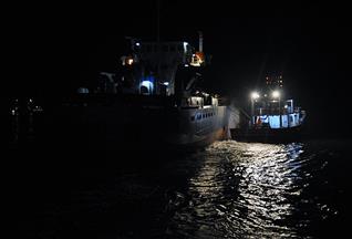 Marmara Adası açıklarında yük gemisi karaya oturdu