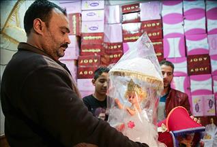 Mevlit Kandili'nde oyuncak hediye ediyorlar