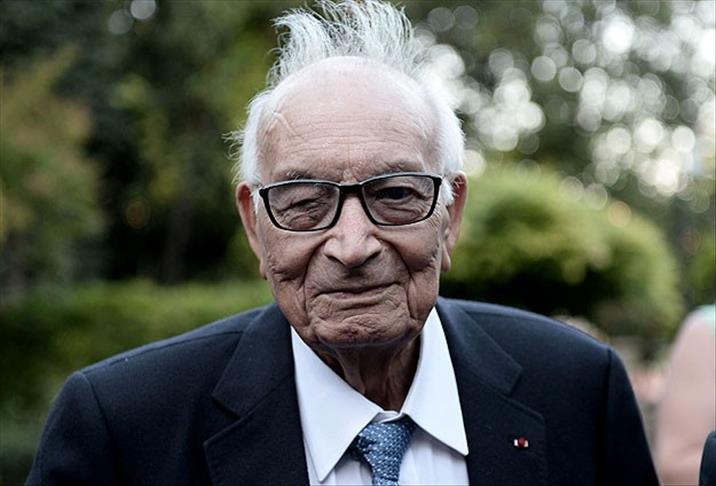 Yaşar Kemal'in tedavisi sürüyor