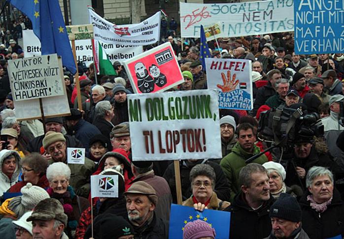 Перед визитом Меркель в Венгрии прошла антиправительственная демонстрация
