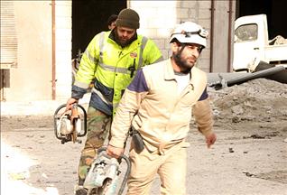 Suriye ordusu Halep'i varil bombasıyla vurdu