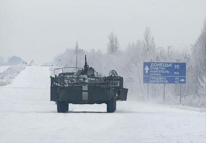 Во взрыве мины на востоке Украины погибли трое военных