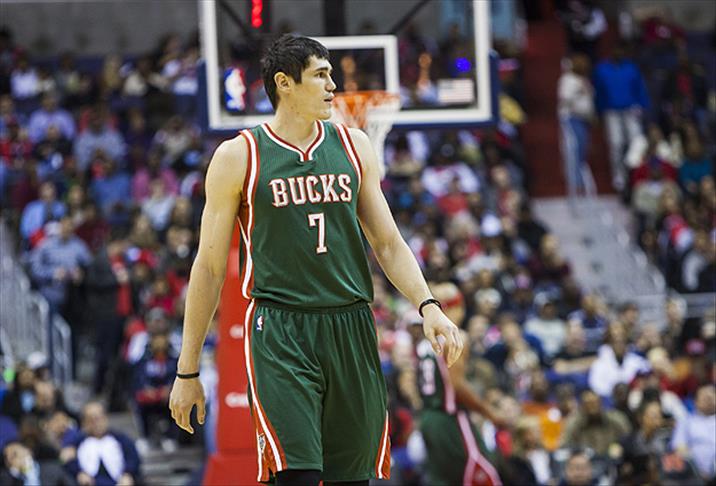 Bucks İlyasova ile kazandı