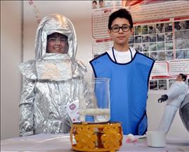 طالبان تركيان يكتشفان مقاومة الشرانق للأشعة فوق البنفسجية