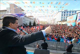 'Hiçbir güç karşısında baş eğmeyiz'