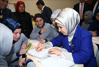 Siirt'in öncü kadınları Emine Erdoğan Yurdunda yetişecek